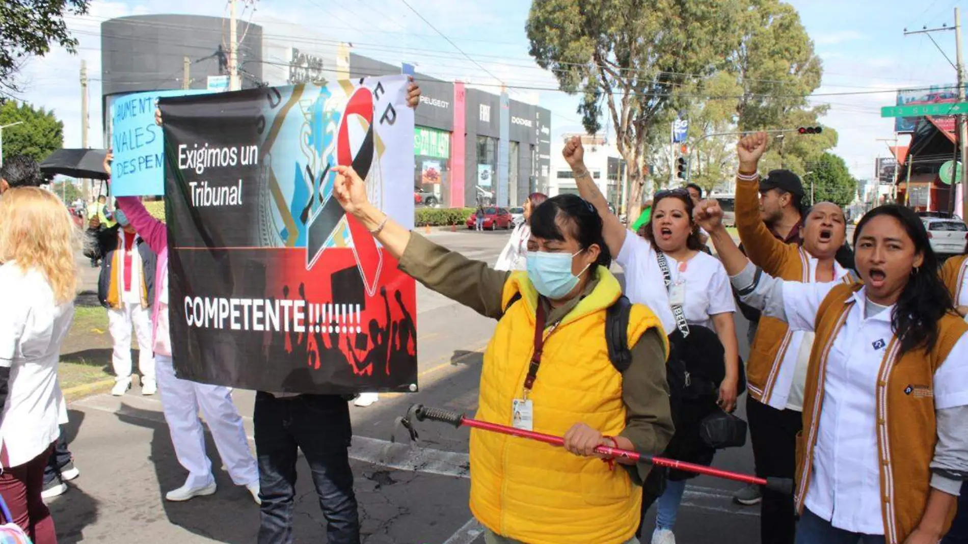 Protesta de trabajadores del ISSSTEP